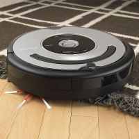 iRobot 560 Roomba Vacuuming