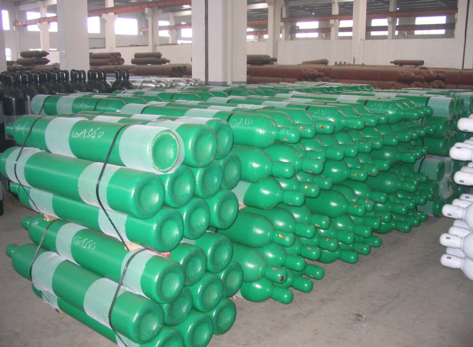 acetylene cylinders and oxygen cylinders