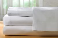 Белые комплекты кровати, листы и случаи подушки