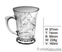 Стеклянная чашка с этикетой с вашей конструкцией логоса