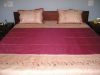 Распространение кровати с соответствуя крышкой подушки и крышкой валика