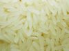Немедленный и проваренный слегка белый рис