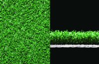 Зеленые цвета искусственной травы гольфа кладя