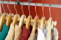 Прокладки вешалки для организуя одеяния