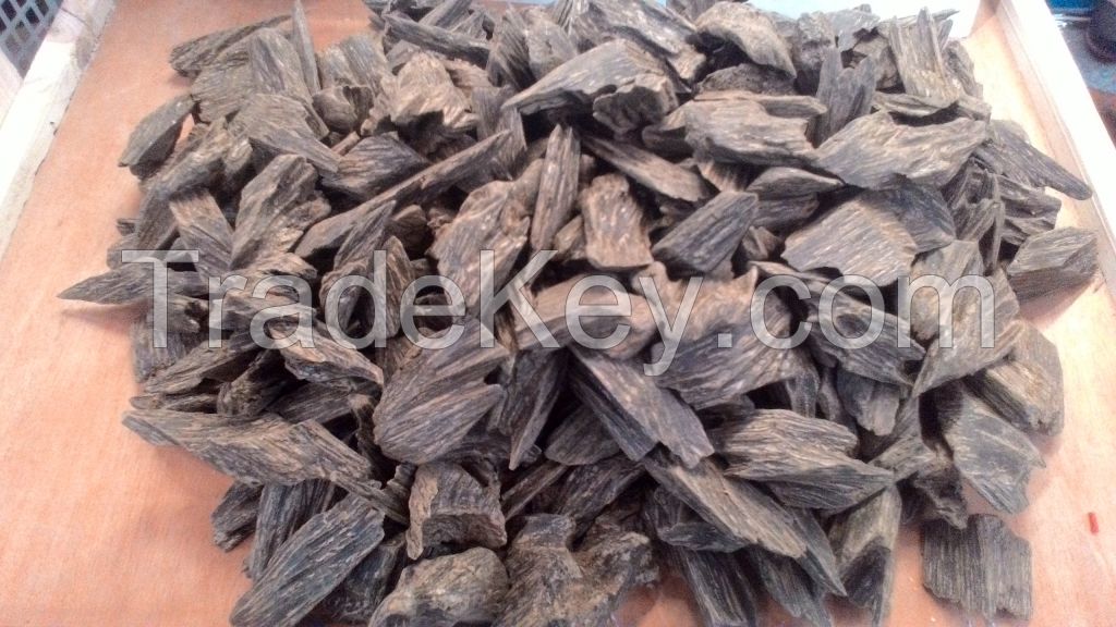 High Quality Sana'i Agarwood (Oudh) Chips for Fragrance and Aroma Therapy