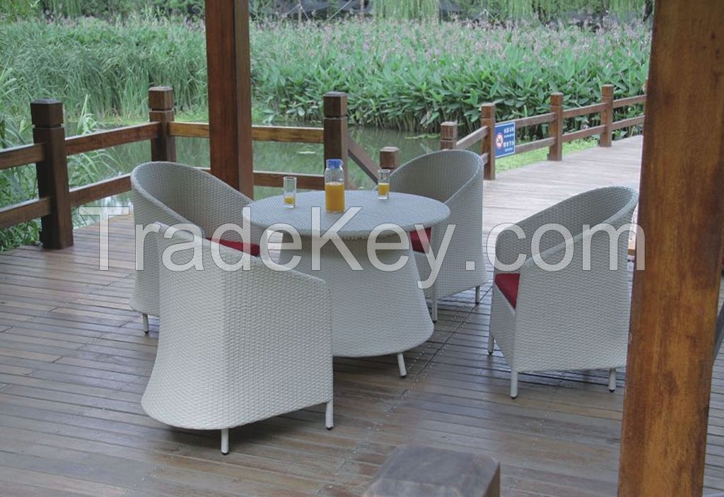 Outdoor dining chair and table, made of rattan woven