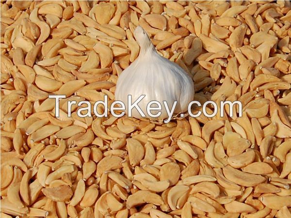 Dehydrated garlic cloves