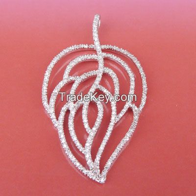 leaf shaped 925 sterling silver pendant with white CZ setting