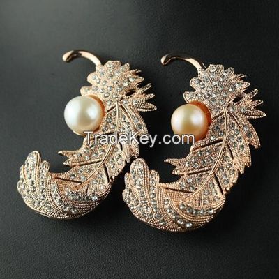 leaf-shaped pearls rose gold pendants