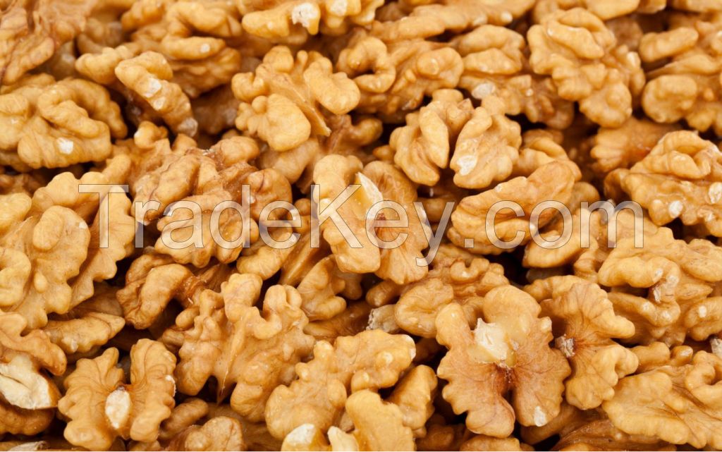 Light walnut kernels halves 85%  and 15% Quarters