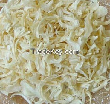 Dried onion flakes