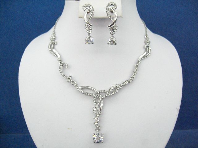Pearl and crystal jewelry set