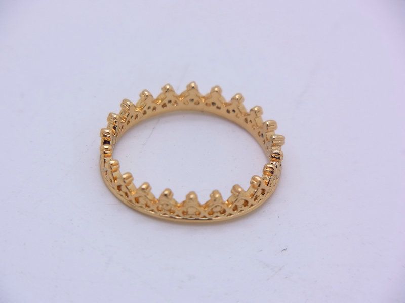 Hollow gold ring