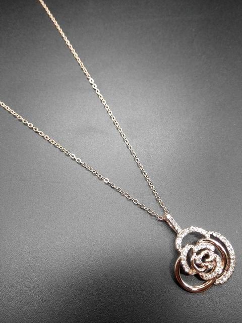 Rose gold crystal flower pendent necklace