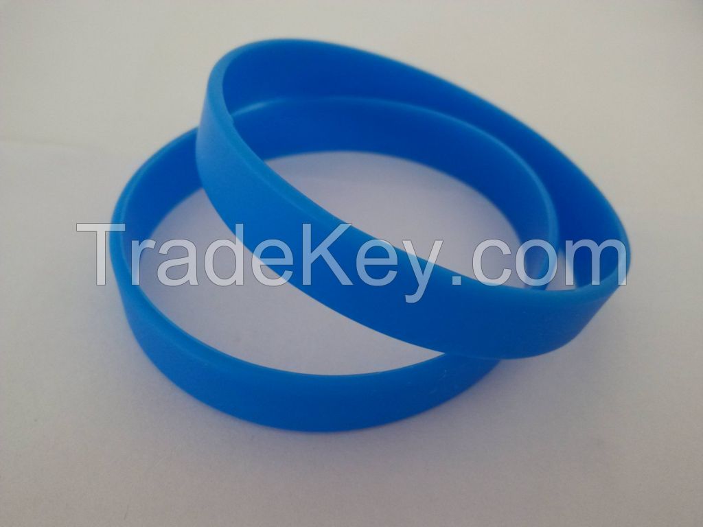 Promotional gifts silicone wristband in Alibaba