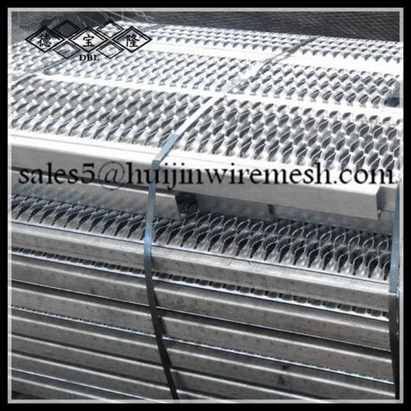 anti-skid stair treads/anti skid perforated floor