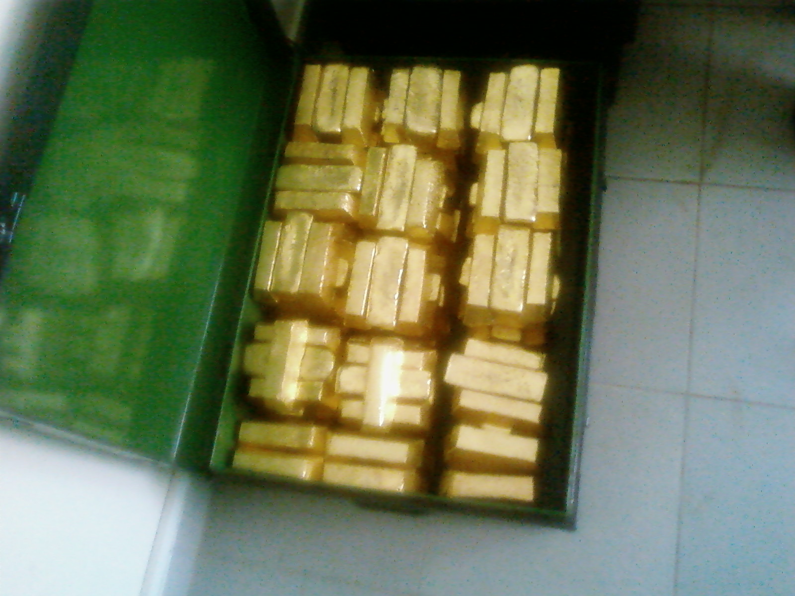 Sell Au gold bars, gold dust, gold nugets, silver and rough uncut diamonds