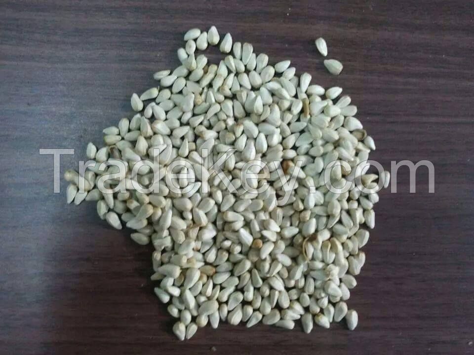 Safflower seeds, safflower meal