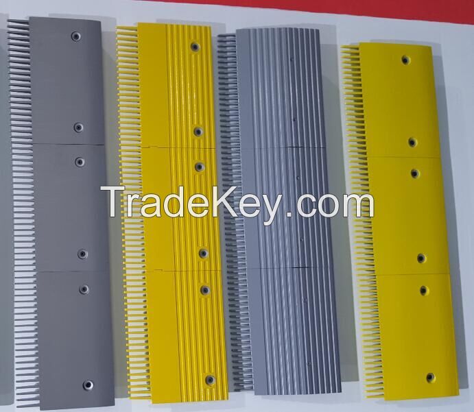 Escalator comb plate