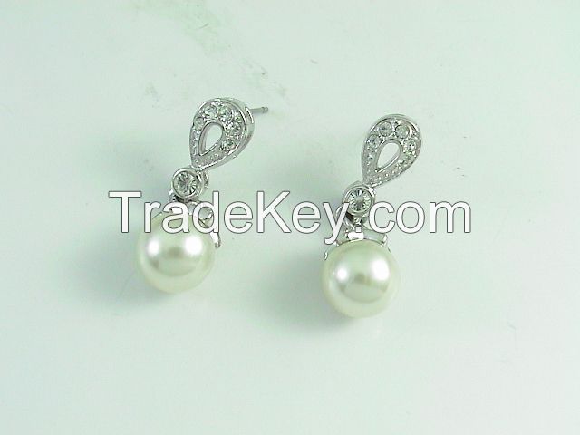 Italina brass plastic pearl earring