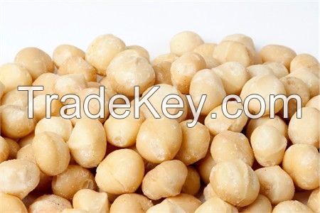 Raw and Roasted Macadamia Nuts