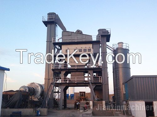 Asphalt mixing plant with integrated bins