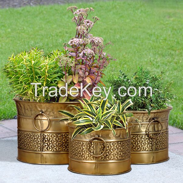 Up to an 25% Off on Metal Planters Products