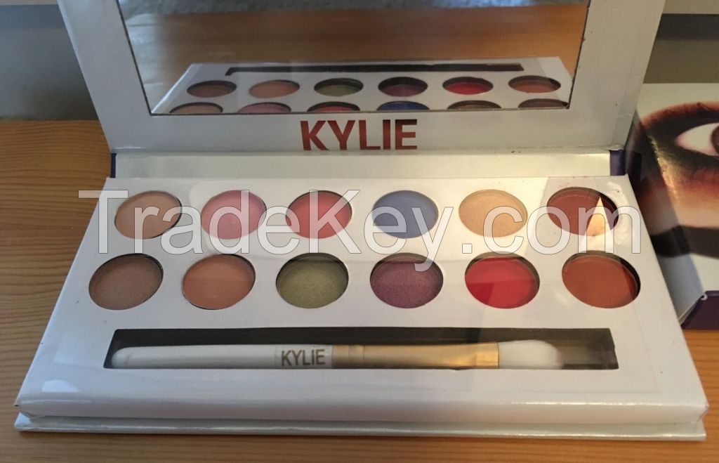 Kylie-Jenner - Cosmetics Royal Peach Palette BNIB NEW....USA