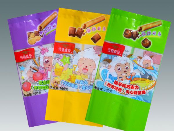 Chocolate snack bar packaging pouch