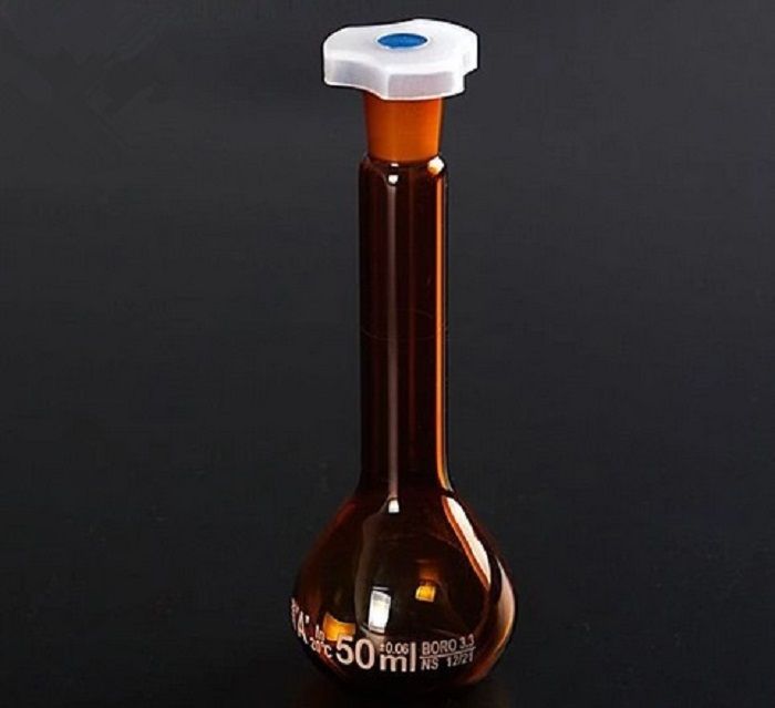 WB-3102 Lab glassware amber volumetric flask with glass or plastic stopper Labware China manufacturer