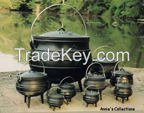 Cast iron potjie pot with 3 legs