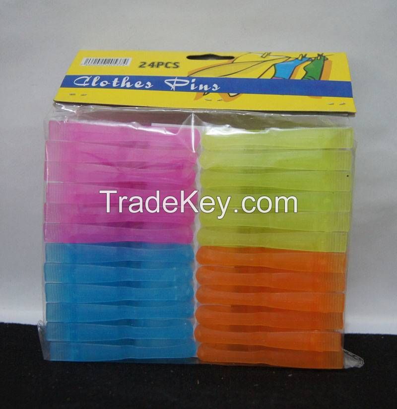 plastic clothes pegs/clips