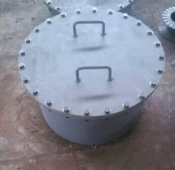 Rotary cover with neck butt welding flange manhole