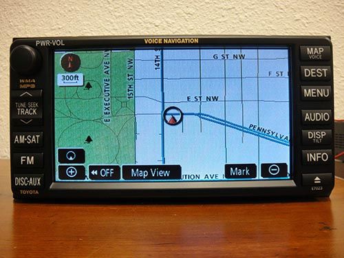2011-2012 Toyota Sienna OEM GPS Navigation System -NON JBL