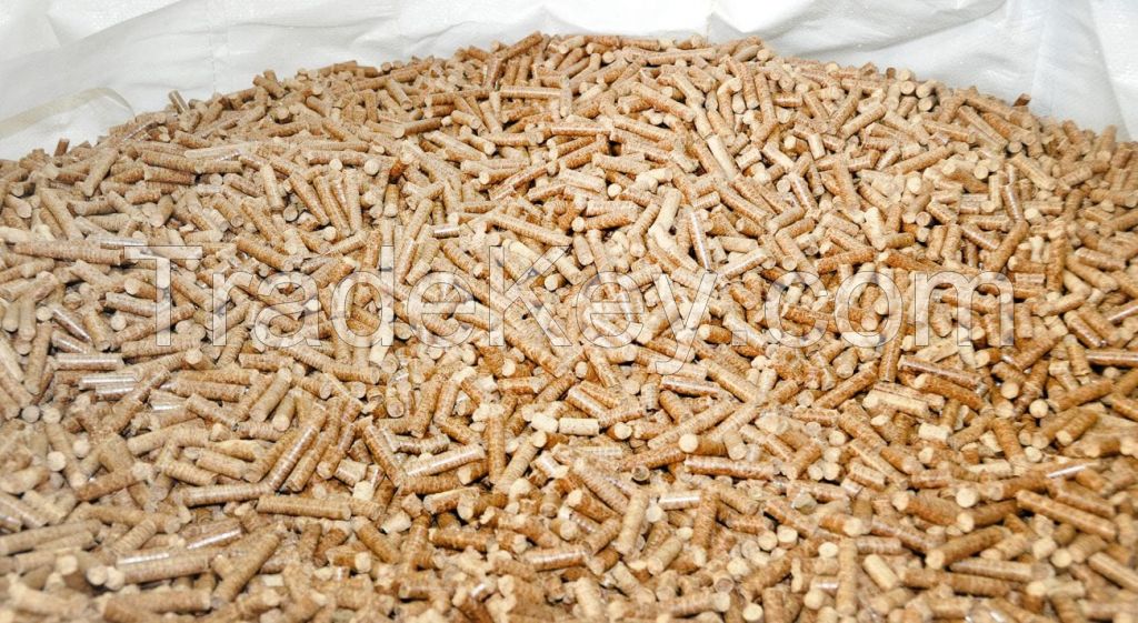 Cheap Price 6mm/8mm 15kg/25kg Bag Low Ash High Heat Value Biomass Fuel Pine Oak Wood Pellets