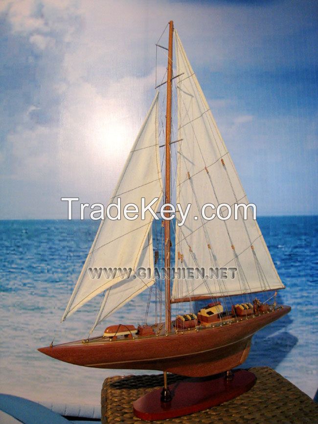 Endeavour Wooden handicraft model boat for decoration