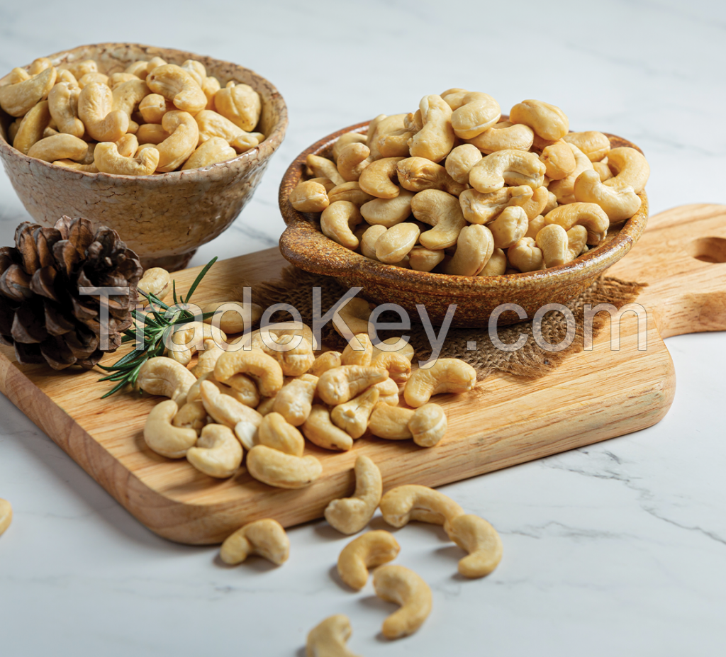 Selling Raw, Roasted Cashew Nuts from Indonesia