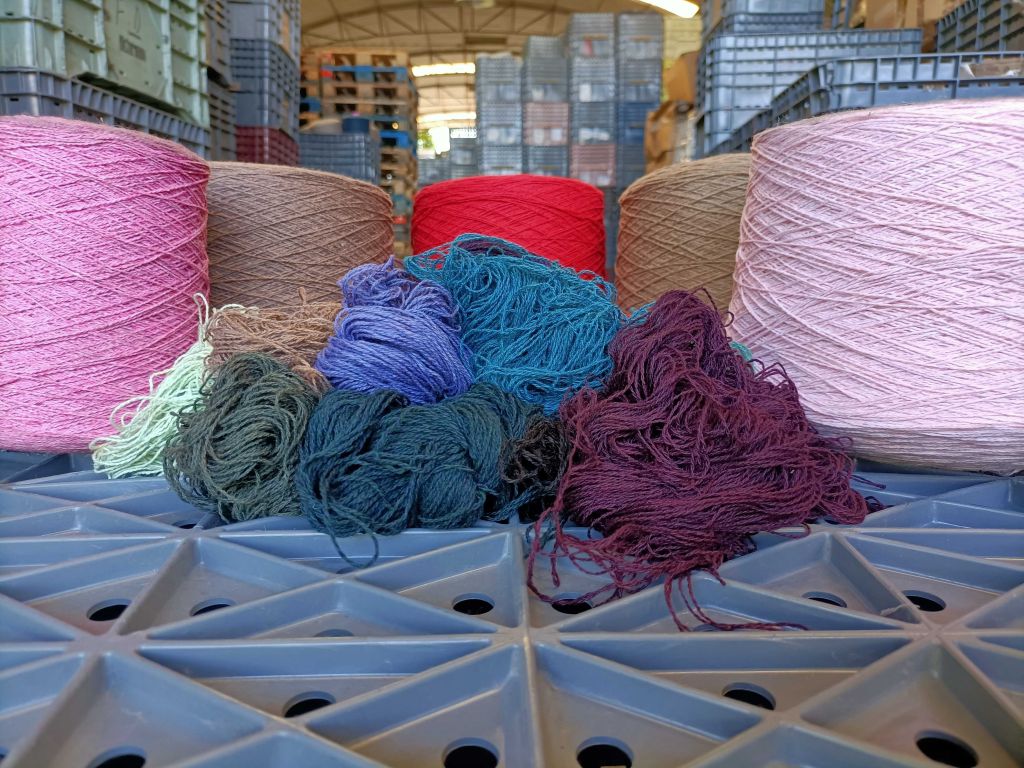 Weaving yarn 30wool 20polyester 50acrylic 2/10 1, 50 euro/kg