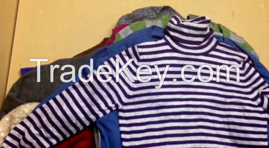 Woman\'s Sweaters Fashion Premium in Dark Colors $2.50 a pound