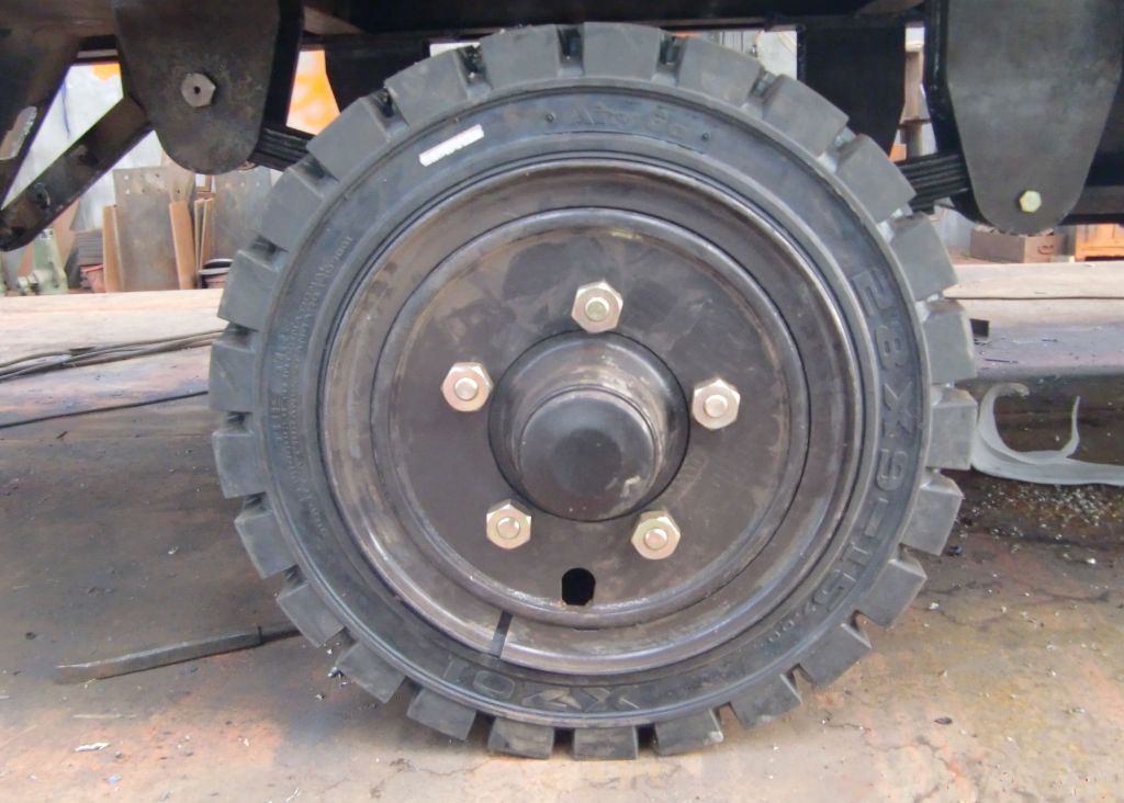 28x9-15, solid tire/tyre forklift tire, industrial tire/tyre, pneumatic solid tire