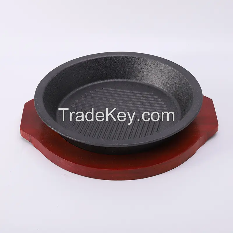 Wholesale cookware sets round sizzling plate fajita teppanyaki pan 24cm black cast iron steak plate with wooden base