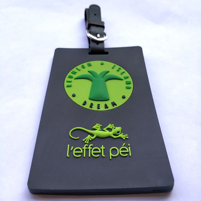 Customized luggage tags