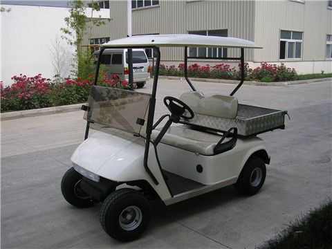 Golf cart with cargo box