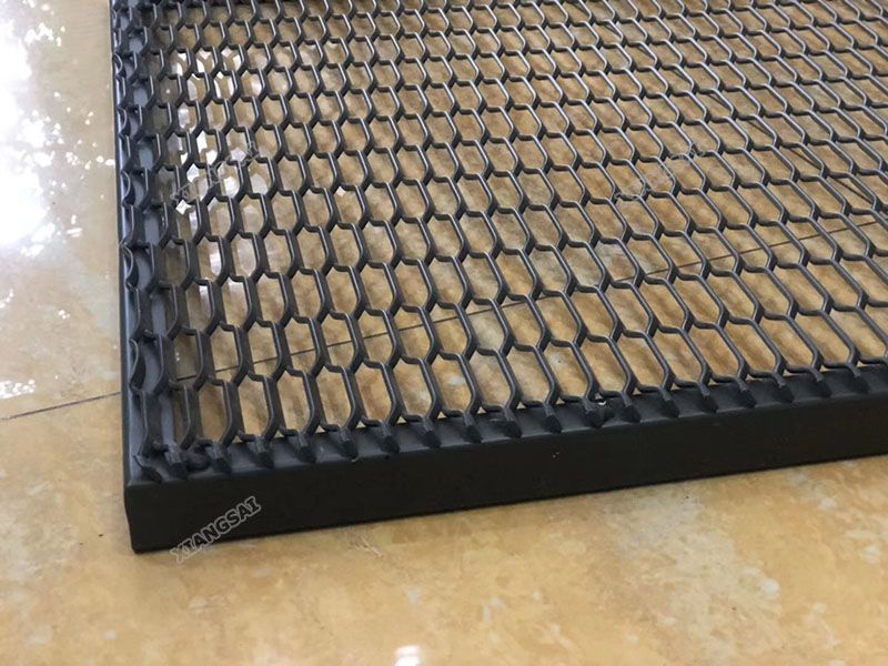 Aluminium expanded mesh panels