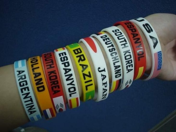 Customizable silcone bracelets and rubber wrist bands