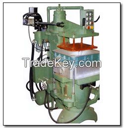 MOULDING MACHINE