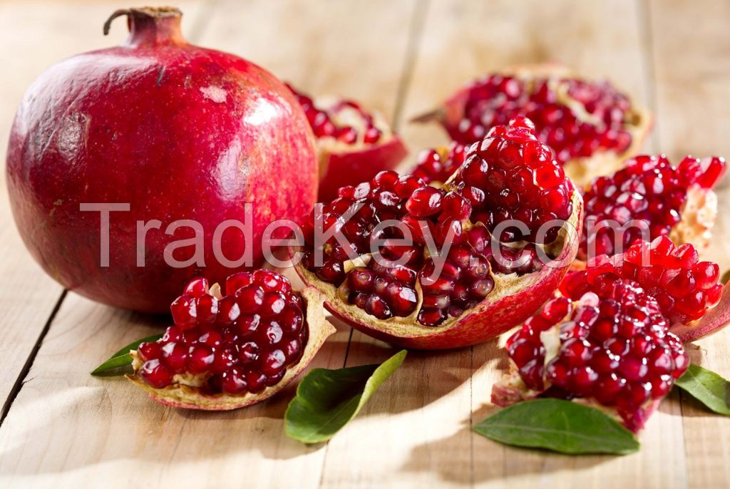 Fresh Red/Sweet pomegranate/ pomegranate pulp/fresh fruit of pomogranate