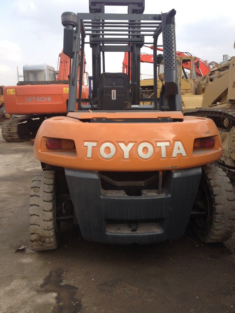 Sell Used Diesel Forklift Komatsu FD70