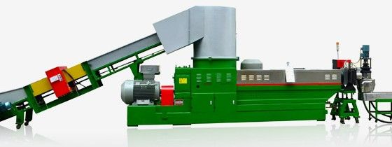 Plastic recycling machine with high effectively exhausting
