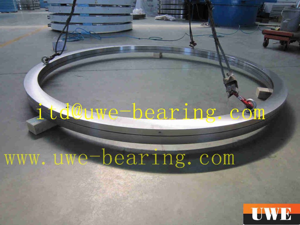 Single-Row Cross Roller Slewing Bearing (130.50.4500)